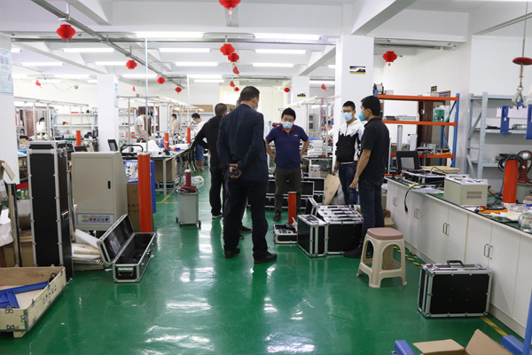 熔噴布靜電發(fā)生器.jpg 熔噴布靜電發(fā)生器.jpg