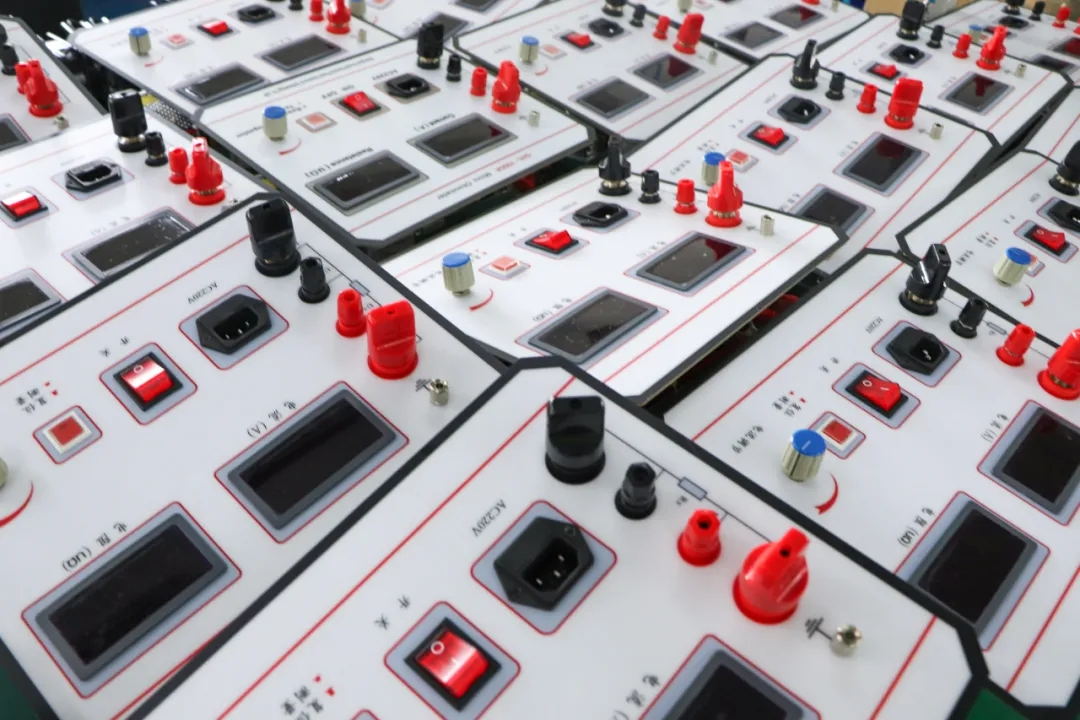 行業(yè)的脊梁 — 乘風(fēng)破浪15年的“我”感恩您的同行.jpg 2.jpg